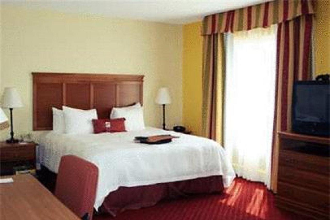 Hampton Inn & Suites Louisville East Ngoại thất bức ảnh