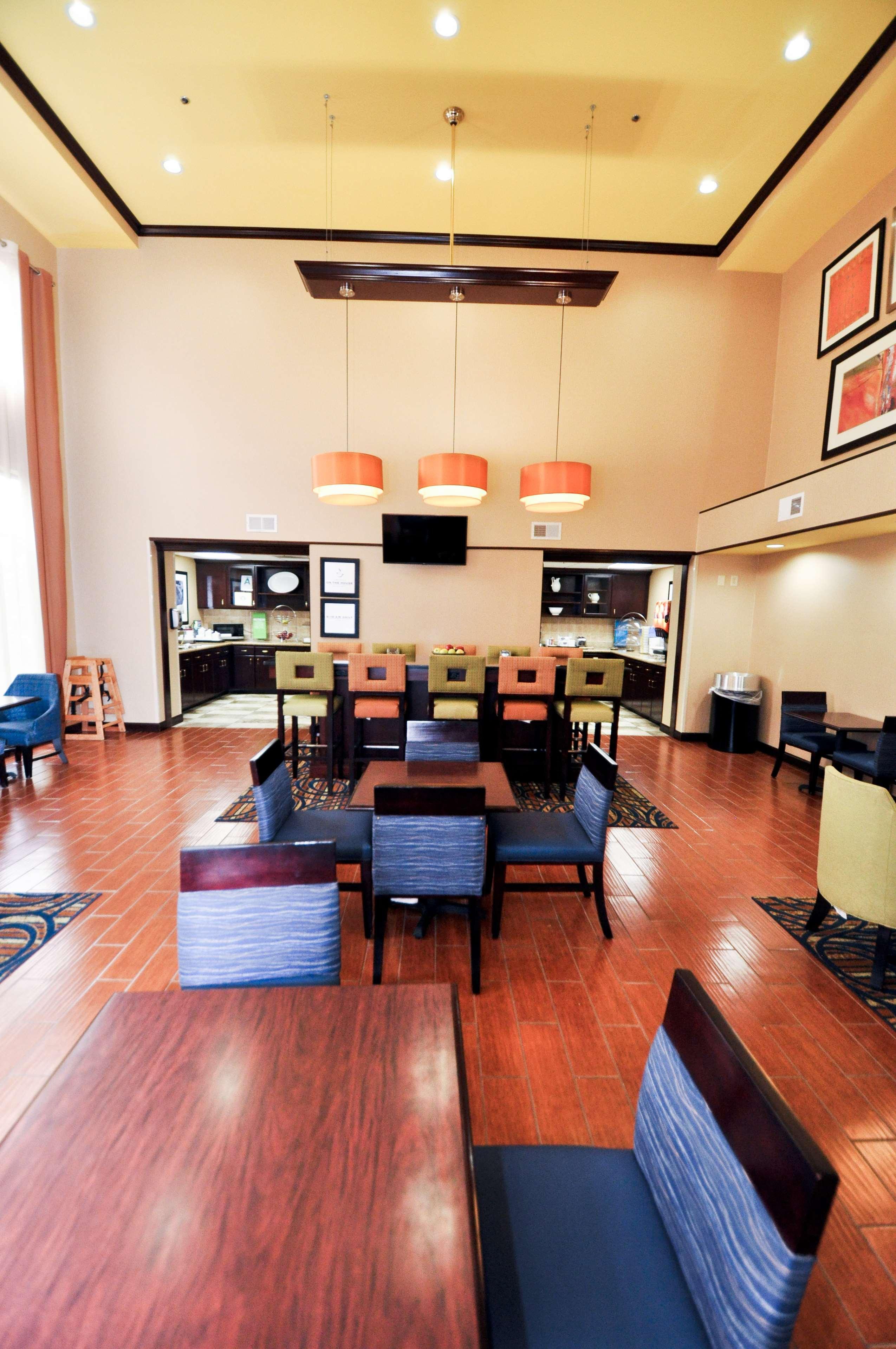 Hampton Inn & Suites Louisville East Ngoại thất bức ảnh