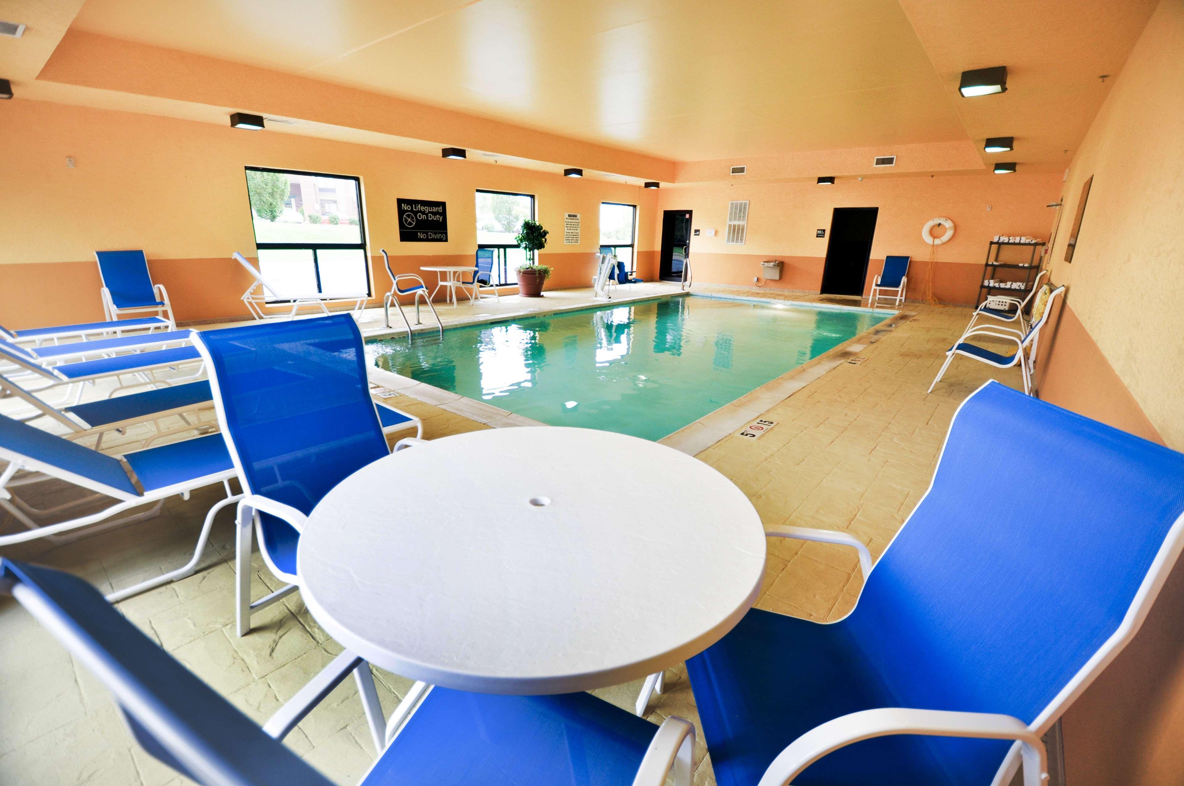 Hampton Inn & Suites Louisville East Ngoại thất bức ảnh