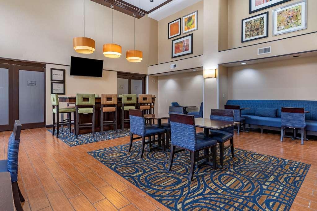Hampton Inn & Suites Louisville East Ngoại thất bức ảnh