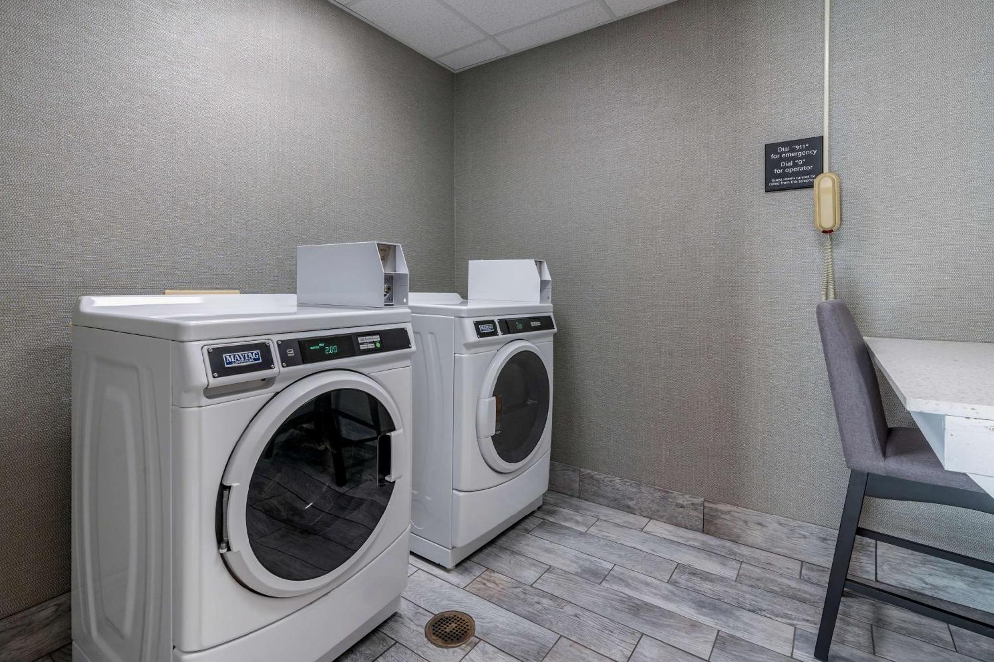 Hampton Inn & Suites Louisville East Ngoại thất bức ảnh