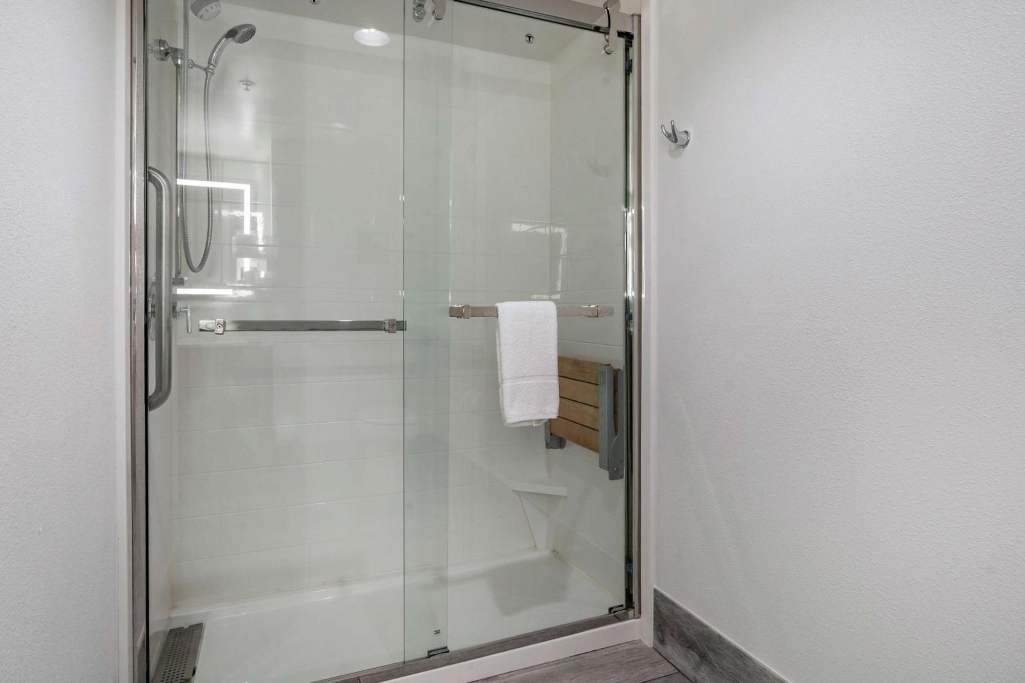 Hampton Inn & Suites Louisville East Ngoại thất bức ảnh