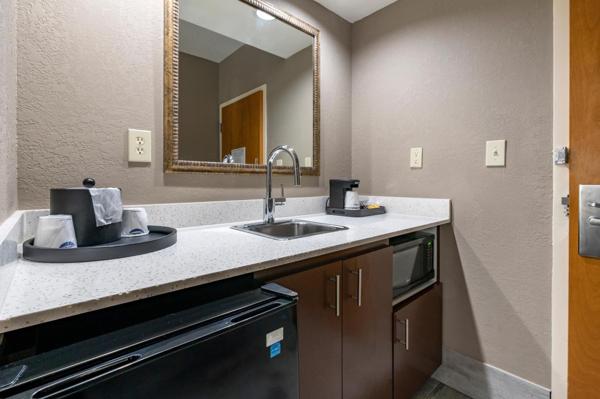 Hampton Inn & Suites Louisville East Ngoại thất bức ảnh